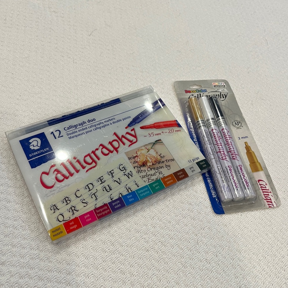 Calligraphy markers set